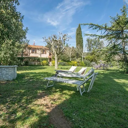 Flores Villa