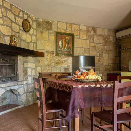 Flores Villa